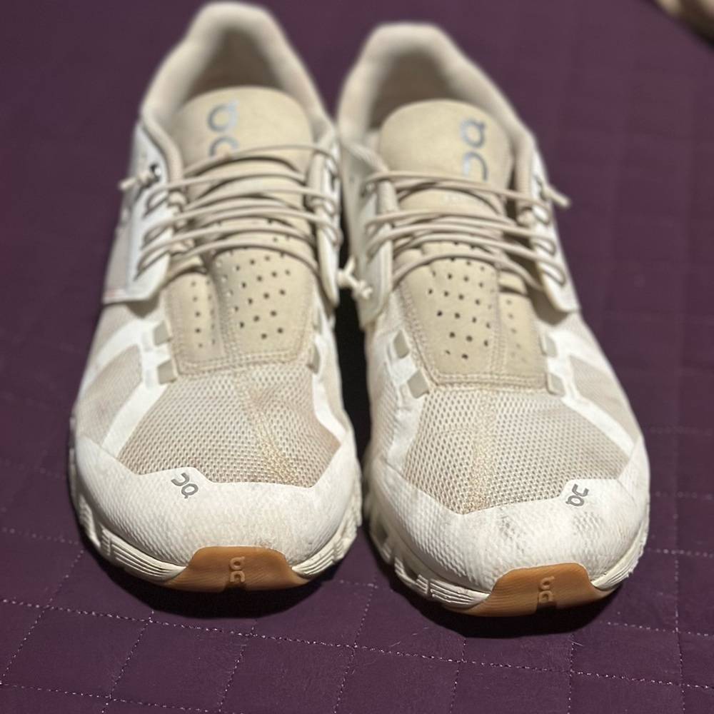 On cloud women’s size 9